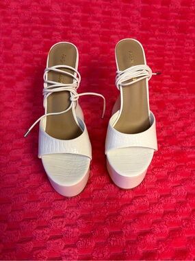 Fashion Nova White Croc Embossed Platform Lace-Up Heels | Size 8.5